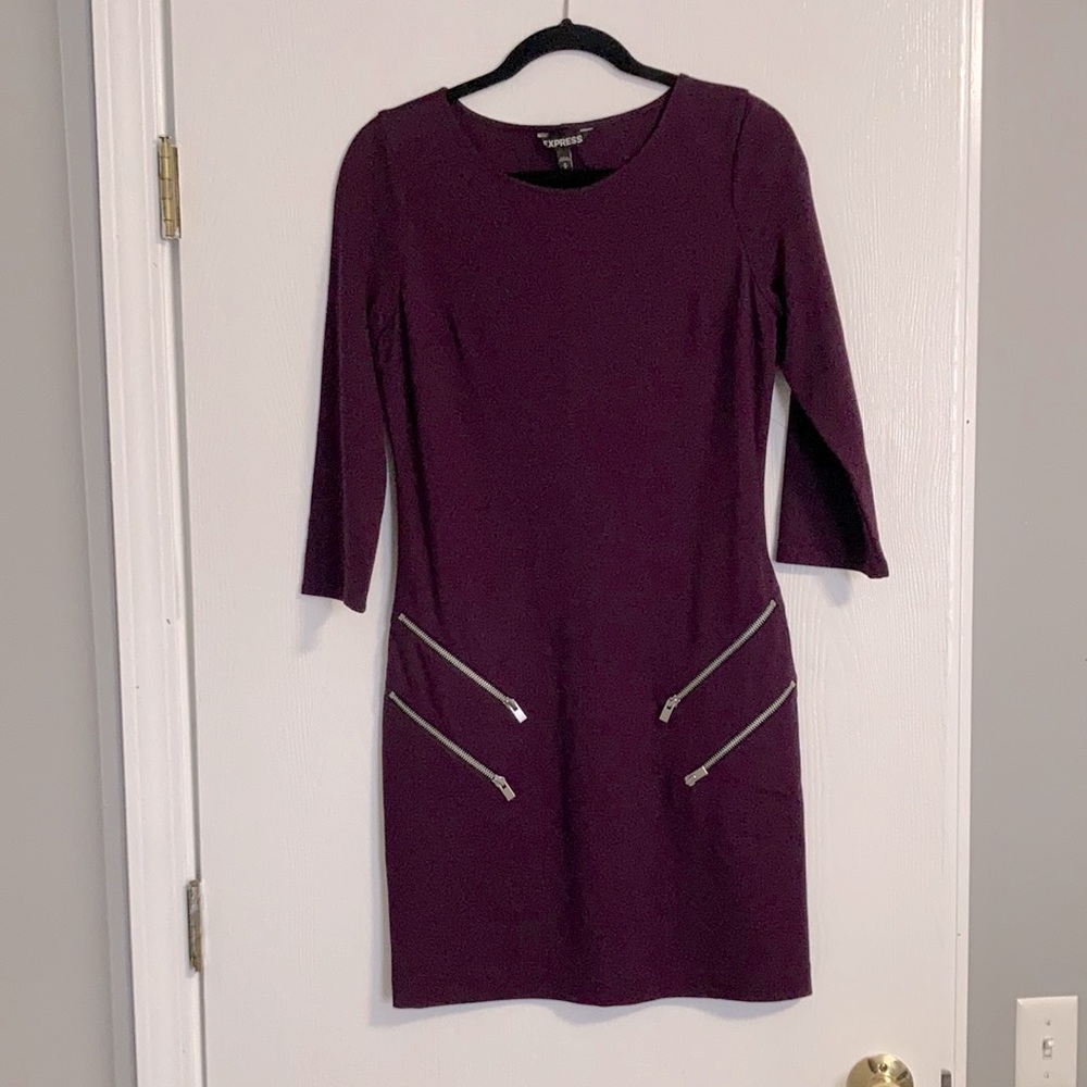 Body-con dress with zipper detailing